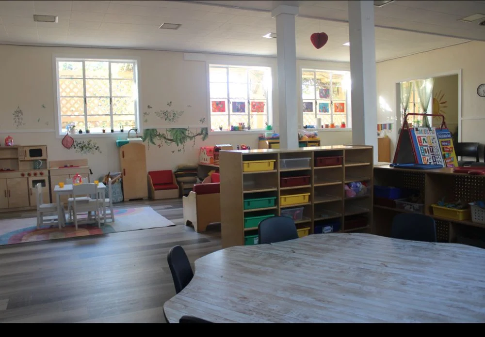 Preschool Early Learning Classroom & Play Kitchen
